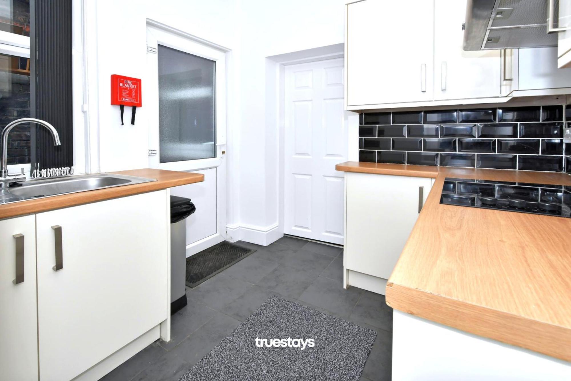 Gilman House By Truestays - 4 Bedroom House In Stoke-On-Trent Etruria Extérieur photo